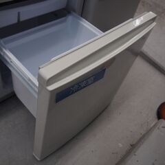 お買い得!!   2019年製 　2ドア冷蔵庫  シャープ  137L  エキスパート藤沢辻堂店の画像