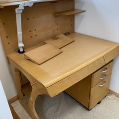 カリモク　学習机の画像