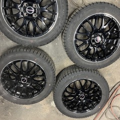 国産冬タイヤ付16インチ黒メッシュホイールの画像