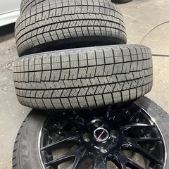 国産冬タイヤ付16インチ黒メッシュホイールの画像