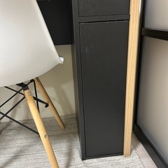 学習机、デスク、ランプ、椅子の画像