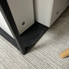 学習机、デスク、ランプ、椅子の画像