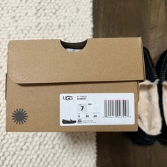 美品✨ UGG Ansley モカシン ブラック 7の画像