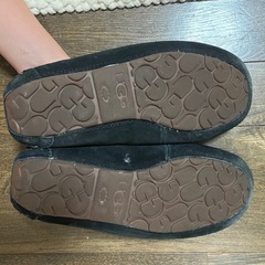 美品✨ UGG Ansley モカシン ブラック 7の画像