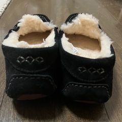 美品✨ UGG Ansley モカシン ブラック 7の画像