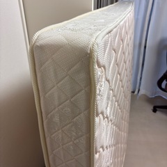 ダブルベッド用マットレス の画像
