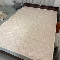 ダブルベッド用マットレス の画像