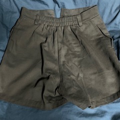 黒色ショートパンツの画像