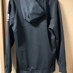 adidasパーカーの画像