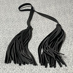 新品未使用 黒 アーバンリサーチ フリンジ チャーム 合皮の画像