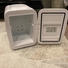 卓上冷蔵庫🔴冷にもホットにもなりますの画像