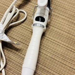 美品◎サロニア　セラミック カール ヘアアイロン32mm白saloniaコテの画像