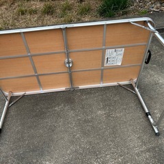 【受け渡し決まりました】折りたたみアルミテーブルの画像