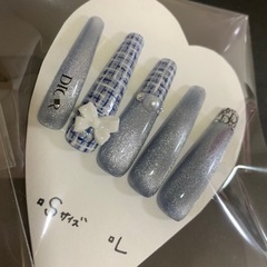 ハンドメイド　ネイルチップ　ツイード　ロゴ　マグネット　ブルーグレー　リボンの画像