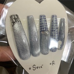 ハンドメイド　ネイルチップ　ツイード　ロゴ　マグネット　ブルーグレー　リボンの画像
