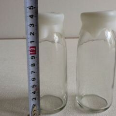牛乳瓶風の保管容器　2つセットの画像