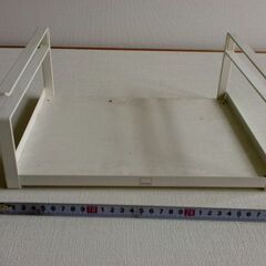 机の下に増設できる棚の画像