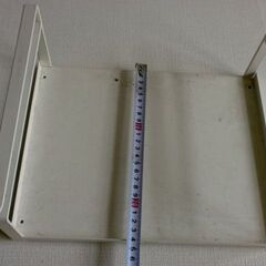 机の下に増設できる棚の画像