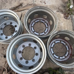 大型トラック用ホイール4本セットの画像