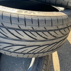 245 40 18 タイヤの画像