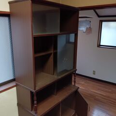 昔の食器棚？本棚？　古い家具の画像