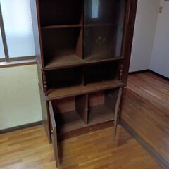 昔の食器棚？本棚？　古い家具の画像