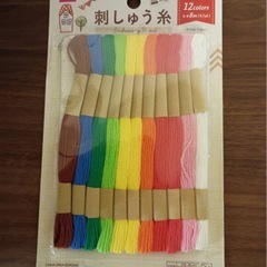 手芸用品まとめてセット（ダイソー フェルト・刺繍糸・ボタン）の画像