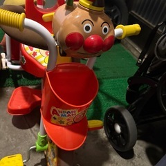 アンパンマン三輪車の画像