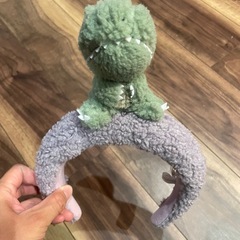 ユニバ　恐竜カチューシャの画像
