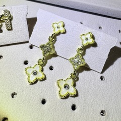 ゴールド 石付き ピアス まとめての画像