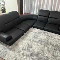 🌟５人掛けテーブル付きブラックレザーのローソファ🌟の画像