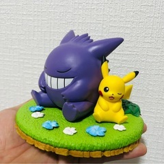 ポケモン ゲンガー ピカチュウの置き物の画像