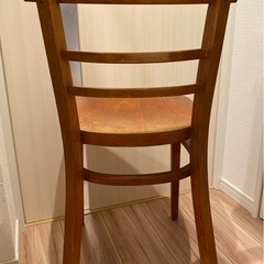 木の椅子の画像