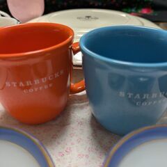 コーヒーカップ、皿などの画像