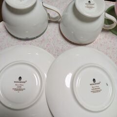 コーヒーカップ、皿などの画像