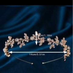 ゴールドカチューシャと金箔のセットの画像