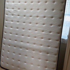 ダブルベットマットレス付きの画像