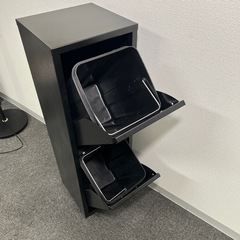 スリム分別ゴミ箱 ロッカー風メタル黒 キャスター付｜引取限定の画像