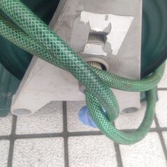 【無料】不要になった散水ホースリール差し上げます。の画像