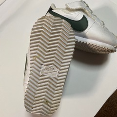 Nike キッズスニーカー ホワイト/グリーンの画像