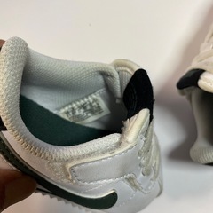 Nike キッズスニーカー ホワイト/グリーンの画像