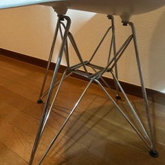 イームズチェアー風の椅子の画像