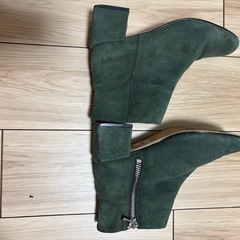 タイトル 深緑スエード レディースショートブーツ／サイドジップデザインの画像