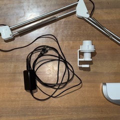 デスクライト 照明 ツインバード 製の画像