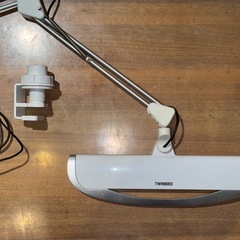 デスクライト 照明 ツインバード 製の画像