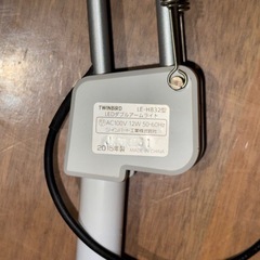 デスクライト 照明 ツインバード 製の画像