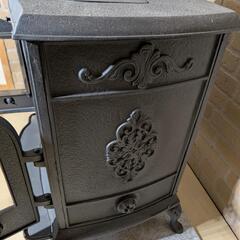 【新品未使用・鋳鉄製クラシック薪ストーブ】アンティーク調／両開きガラス扉／上部ローディングタイプ（引き取り限定）の画像