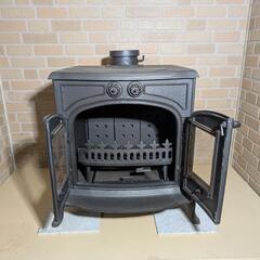 【新品未使用・鋳鉄製クラシック薪ストーブ】アンティーク調／両開きガラス扉／上部ローディングタイプ（引き取り限定）の画像