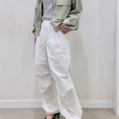 GU テックパラシュートプルオンパンツ　オフホワイトの画像