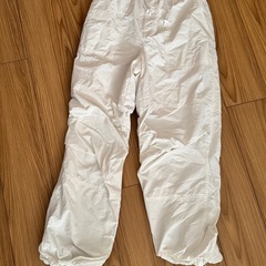 GU テックパラシュートプルオンパンツ　オフホワイトの画像